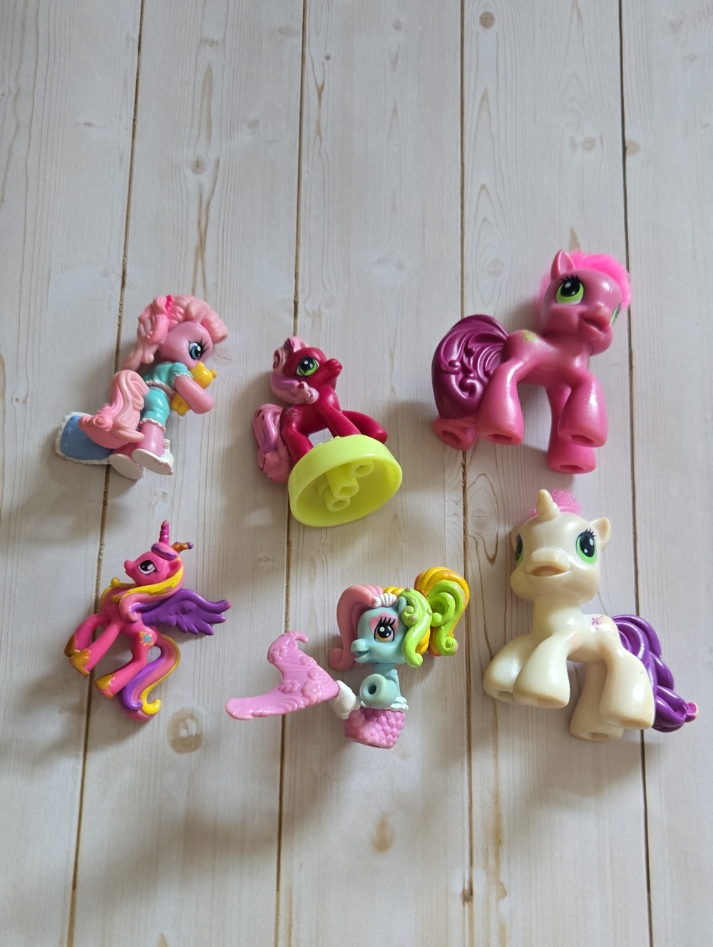 6 My Little Pony Ponies Horses Figures Pink, Purple, Cream Rainbow Mane Colors